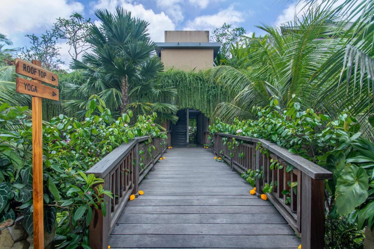 Weda Cita Resort And Spa By Mahaputra ウブド エクステリア 写真 The entrance to the Tree Top